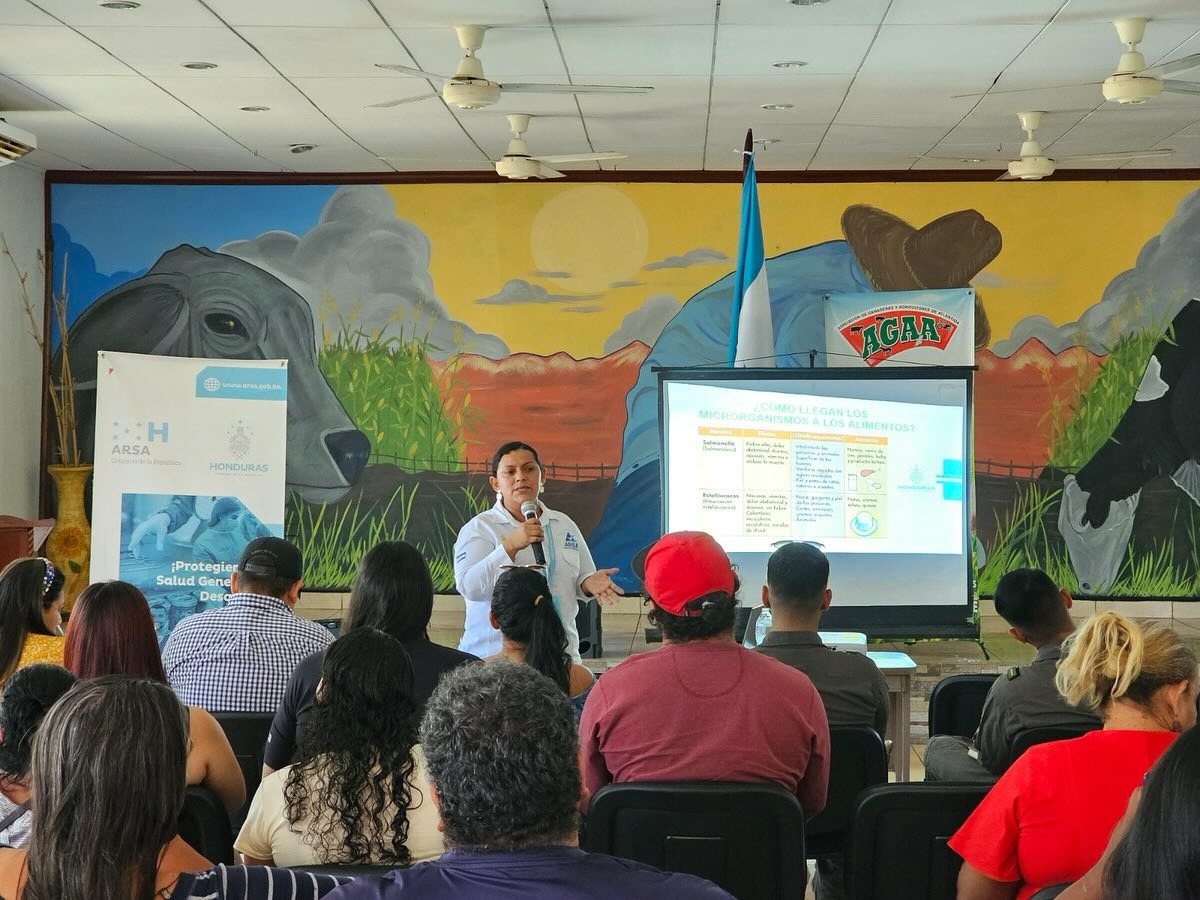 ARSA capacita a manipuladores de alimentos para la Feria Isidra en La Ceiba